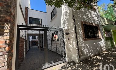 Se renta casa en Rio Ebro con uso de suelo comercial o habitacional