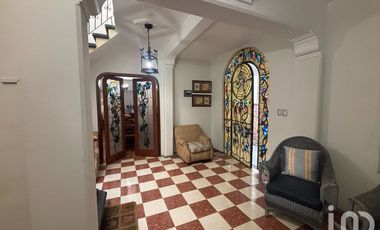 Se renta casa en Rio Ebro con uso de suelo comercial o habitacional