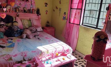 Casa en venta, amplio terreno con arboles frutales, zona centro en Puente de Ixtla Morelos.