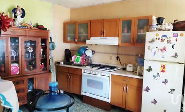 Casa en venta, amplio terreno con arboles frutales, zona centro en Puente de Ixtla Morelos.