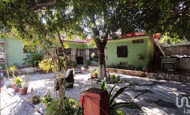 Casa en venta, amplio terreno con arboles frutales, zona centro en Puente de Ixtla Morelos.