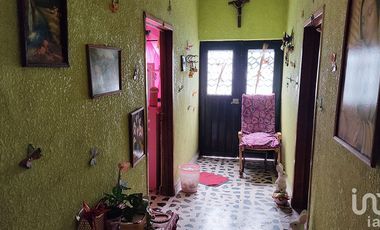 Casa en venta, amplio terreno con arboles frutales, zona centro en Puente de Ixtla Morelos.