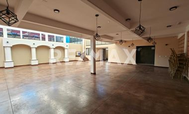 Venta de amplia propiedad para inversión. Salón de eventos y amplia alberca - (3)