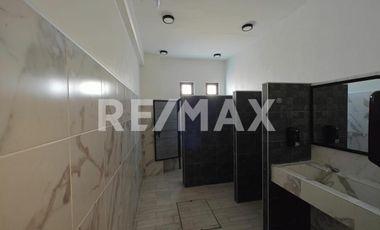 Venta de amplia propiedad para inversión. Salón de eventos y amplia alberca - (3)