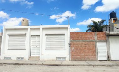 Casa en Venta con Local Comercial en El Chamizal, Pedro Escobedo, Querétaro.