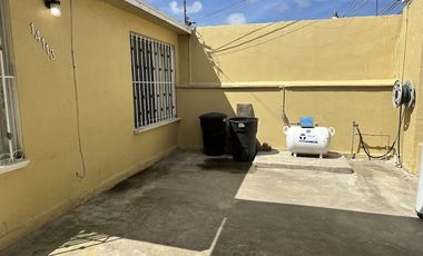 Casa en renta en Otay Universidad, una sola planta, 3 recámaras, 2 baños.