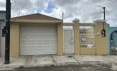 Casa en renta en Otay Universidad, una sola planta, 3 recámaras, 2 baños.
