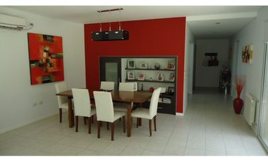 Venta de casa en Barrio Cielo, Roldán.