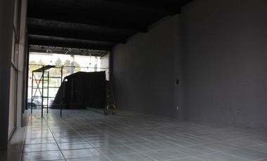 Locales comerciales en renta, con estacionamiento a pie de carretera