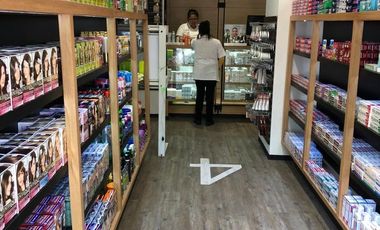 Local Comercial en Venta o Renta, listo para usarse, habilitado para Farmacia