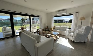 Moderna casa en alquiler temporal