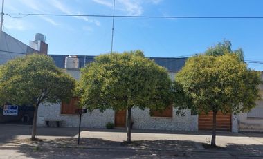 CASA CON DEPARTAMENTO A REFACCIONAR
