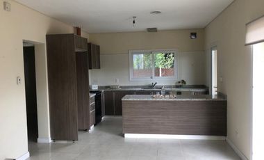 ALQUILER - Casa 4 Ambientes - 2 Plantas - Fincas de Hudson