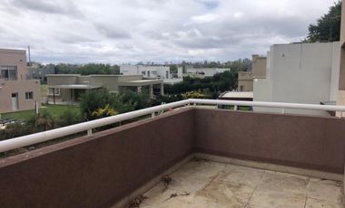 ALQUILER - Casa 4 Ambientes - 2 Plantas - Fincas de Hudson