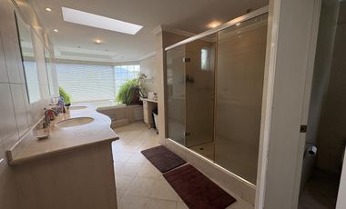 CASA EN VENTA O RENTA CUMBAYA URB. LUJO