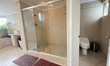 CASA EN VENTA O RENTA CUMBAYA URB. LUJO