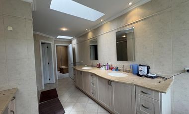 CASA EN VENTA O RENTA CUMBAYA URB. LUJO