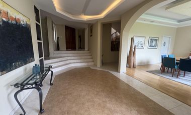 CASA EN VENTA O RENTA CUMBAYA URB. LUJO