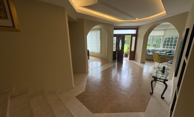 CASA EN VENTA O RENTA CUMBAYA URB. LUJO