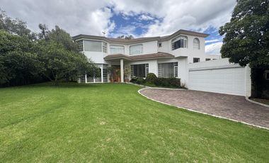 CASA EN VENTA O RENTA CUMBAYA URB. LUJO