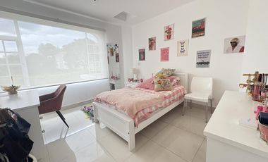 CASA EN VENTA O RENTA CUMBAYA URB. LUJO