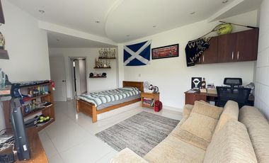 CASA EN VENTA O RENTA CUMBAYA URB. LUJO