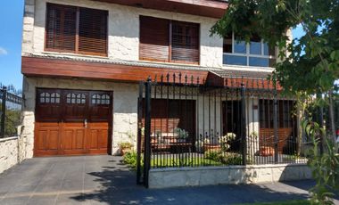 CHALET DE 6 AMBIENTES CON QUINCHO Y PISCINA EN COLINAS PERALTA RAMOS (APTO CREDITO)