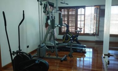 CHALET DE 6 AMBIENTES CON QUINCHO Y PISCINA EN COLINAS PERALTA RAMOS (APTO CREDITO)