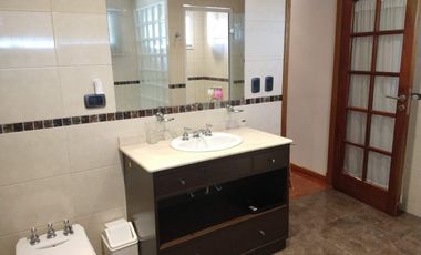 CHALET DE 6 AMBIENTES CON QUINCHO Y PISCINA EN COLINAS PERALTA RAMOS (APTO CREDITO)