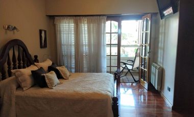 CHALET DE 6 AMBIENTES CON QUINCHO Y PISCINA EN COLINAS PERALTA RAMOS (APTO CREDITO)
