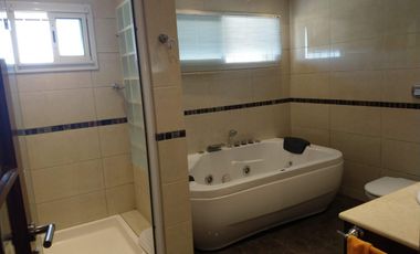 CHALET DE 6 AMBIENTES CON QUINCHO Y PISCINA EN COLINAS PERALTA RAMOS (APTO CREDITO)