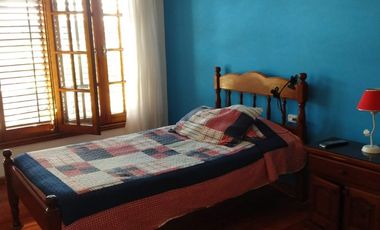CHALET DE 6 AMBIENTES CON QUINCHO Y PISCINA EN COLINAS PERALTA RAMOS (APTO CREDITO)