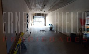 VENTA HERMOSO CHALET 4 AMB CON COCHERA, GALERIA Y FONDO LIBRE.