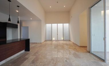 Cómoda y moderna casa de un piso en privada Tamora