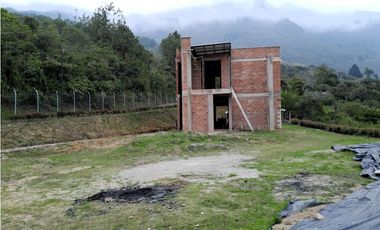 VENTA CASA Y LOTE EN NORTEAMERICA BELLO