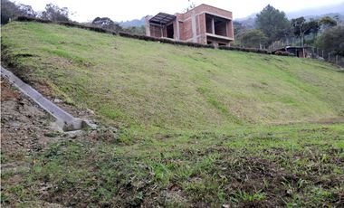 VENTA CASA Y LOTE EN NORTEAMERICA BELLO