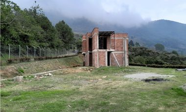 VENTA CASA Y LOTE EN NORTEAMERICA BELLO