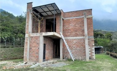 VENTA CASA Y LOTE EN NORTEAMERICA BELLO