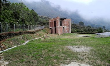 VENTA CASA Y LOTE EN NORTEAMERICA BELLO