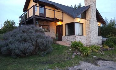 Chalet Sierra de los Padres con excelente vista