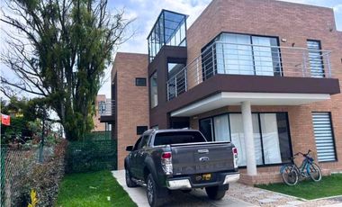 Hermosa casa para venta en Cota