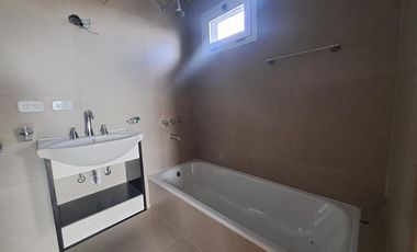 Departamento piso de tres ambientes a la venta en Quilmes