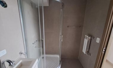 Departamento piso de tres ambientes a la venta en Quilmes