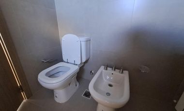 Departamento piso de tres ambientes a la venta en Quilmes