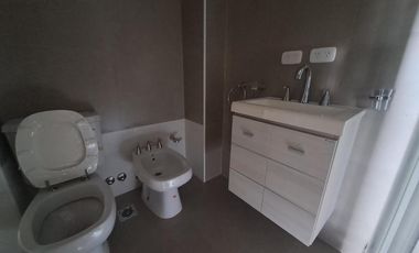 Departamento piso de tres ambientes a la venta en Quilmes
