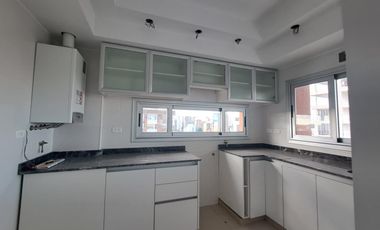 Departamento piso de tres ambientes a la venta en Quilmes