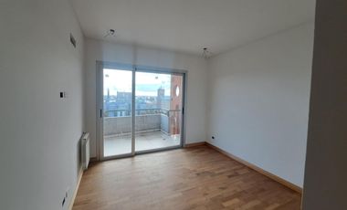 Departamento piso de tres ambientes a la venta en Quilmes