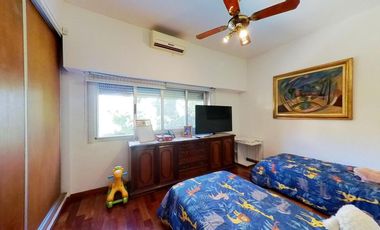 CASA CON JARDÍN Y PILETA VICENTE LOPEZ