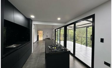 EN VENTA CASA CAMPESTRE EN CALDAS VEREDA LA MIEL (PR)