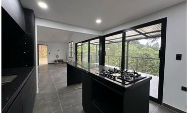 EN VENTA CASA CAMPESTRE EN CALDAS VEREDA LA MIEL (PR)